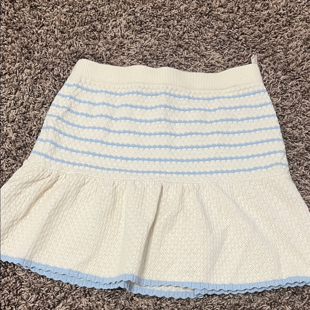 Chic Cream and Blue Patterned Mini Skirt